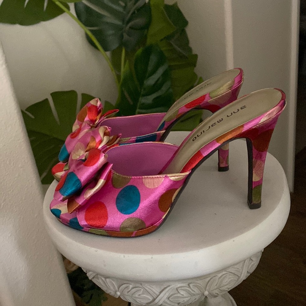 Beautiful 🤩 heels with colorful bows